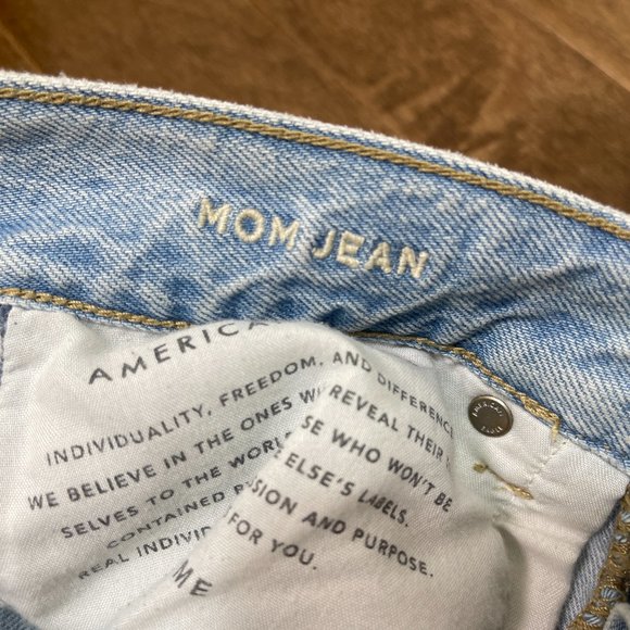 America Eagle Mom Jeans sz 6 - Picture 8 of 16